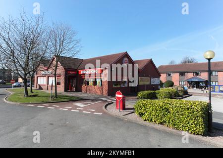 Travelodge & Burger King, B5013, Western Springs Road, Rugeley, WS15 2As Stockfoto