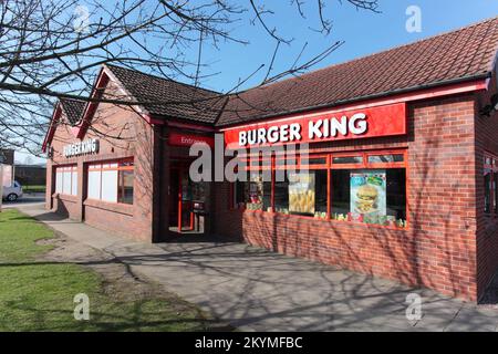 Travelodge & Burger King, B5013, Western Springs Road, Rugeley, WS15 2As Stockfoto