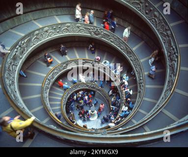 ESCALERA-RAMPA HELICOIDAL (1932)BALAUSTRADA DE ANTONIO MARAINI. Autor: GIUSEPPE MOMO (1875-1940). Aufenthaltsort: MUSEOS VATICANOS. VATICANO. Stockfoto