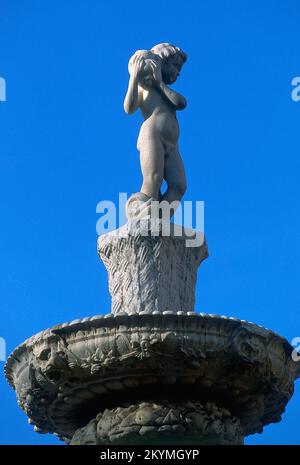 FUENTE DE LOS TRITONES - S XVII - FUENTE BARROCA SITUADA EN LOS JARDINES DEL CAMPO DEL MORO - REMATE. LAGE: PALACIO REAL-JARDINES. MADRID. SPANIEN. Stockfoto