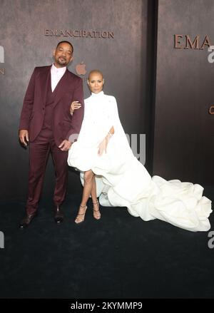 Will Smith und Jada Pinkett Smith auf der Premiere von Apple Original Films „Emancipation“ in Los Angeles, Kalifornien, USA, am 30. November 2022. Foto: Fati Sadou/ABACAPRESS.COM Stockfoto