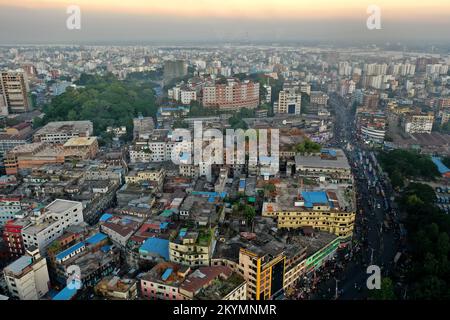 Chittagong, Bangladesch - 25. November 2022: Chittagong ist nach Dhaka die zweitgrößte Stadt in Bangladesch. Es beherbergt den geschäftigsten Seehafen in der Bay o Stockfoto