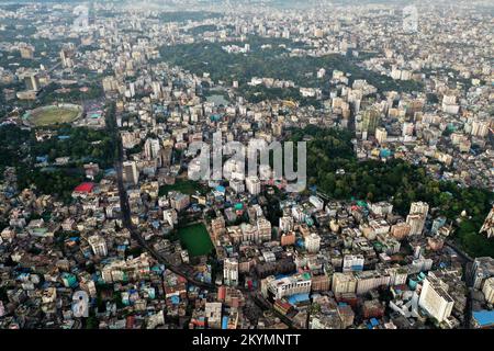 Chittagong, Bangladesch - 25. November 2022: Chittagong ist nach Dhaka die zweitgrößte Stadt in Bangladesch. Es beherbergt den geschäftigsten Seehafen in der Bay o Stockfoto