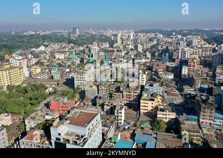 Chittagong, Bangladesch - 25. November 2022: Chittagong ist nach Dhaka die zweitgrößte Stadt in Bangladesch. Es beherbergt den geschäftigsten Seehafen in der Bay o Stockfoto