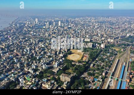 Chittagong, Bangladesch - 25. November 2022: Chittagong ist nach Dhaka die zweitgrößte Stadt in Bangladesch. Es beherbergt den geschäftigsten Seehafen in der Bay o Stockfoto