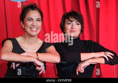 (L-R) die Schauspielerinnen Toni Acosta und Silvia Abril posieren während der Präsentation der TNT-tv-Show "El gran Sarao" in Madrid. (Foto: Atilano Garcia / SOPA Images / Sipa USA) Stockfoto