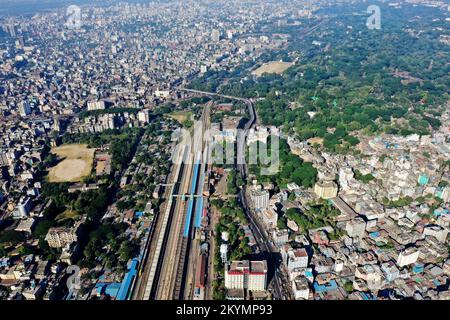 Chittagong, Bangladesch - 25. November 2022: Chittagong ist nach Dhaka die zweitgrößte Stadt in Bangladesch. Es beherbergt den geschäftigsten Seehafen in der Bay o Stockfoto