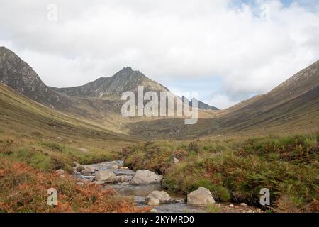 CIR Mhor steigt über Glen Rosa und Glenrosa Wasser die Isle of Arran North Ayrshire Schottland Stockfoto