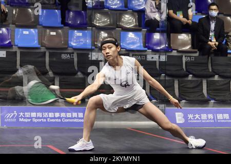 World No 36 Ho Tze-Lok hatte in der ersten Runde der Hong Kong Squash Open am Montag einen leichten Sieg. 28NOV22 Foto: Shirley Chui Stockfoto