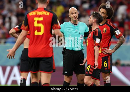 Schiedsrichter Anthony Taylor beim FIFA-Weltmeisterschaftsspiel Katar 2022 Gruppe F zwischen Kroatien und Belgien im Ahmad bin Ali Stadium am 01. Dezember 2022 in Doha, Katar. Foto: Goran Stanzl/PIXSELL Kredit: Pixsell Foto- und Videoagentur/Alamy Live News Stockfoto