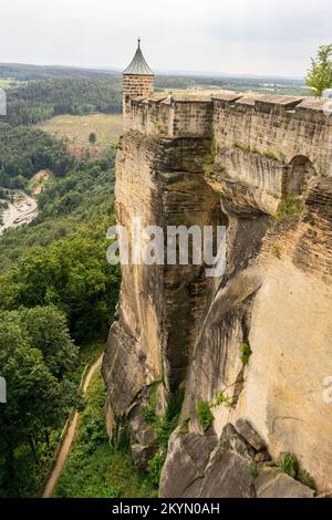 Konigstein ist eine riesige Festung im Südosten Deutschlands. Stockfoto