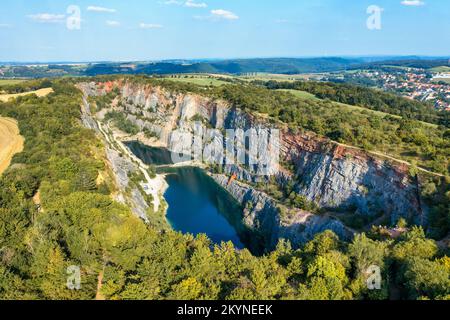 Alter Kalksteinbruch, Big America (Velka Amerika) bei Prag, Tschechische Republik. Velka Amerika (Big America, Czech Grand Canyon) ist ein verlassener Kalkstein qua Stockfoto