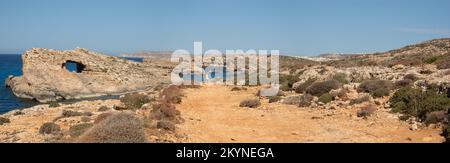 Felsige Landschaft der Insel Comino rund um die Blaue Lagune in Malta, Europa Stockfoto