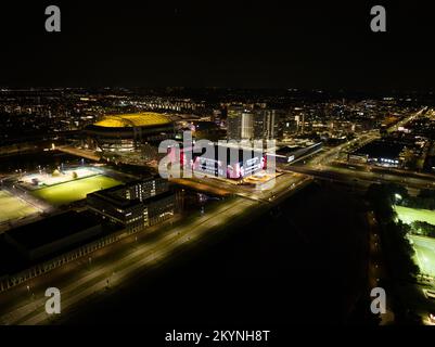 Amsterdam, 22.. September 2022, Niederlande. Ziggo Dome Konzertsaal. LED-Lichtwerbung an der Fassade. Musikkuppel neben dem Johan Cruijff Stockfoto