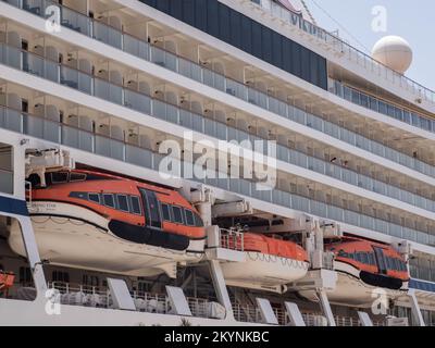 Valletta, Malta - 2021. Mai. Luxuriöses Kreuzfahrtschiff der Viking Star liegt an der Anlegestelle im Hafen von Valletta. Malta. Europa. Stockfoto