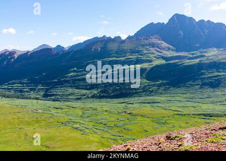 Frigid Air Pass entlang der Four Passes Loop, einem Wanderweg und Rucksackpfad in der Nähe von Aspen und Snowmass, Colorado, USA. Stockfoto