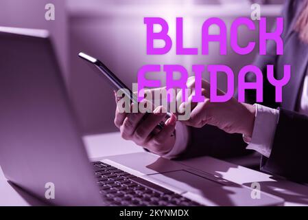 Textunterschrift mit Black Friday. Internetkonzept am Tag nach dem US-Feiertag der Thanksgiving-Shopping-Saison Stockfoto