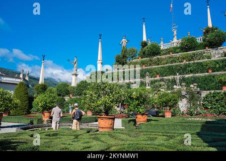 Isola Bella Lago Maggiore, Blick auf den Terrassengarten und den Giardino d'Amore Parterre in Isola Bella, Borromeo-Inseln, Lago Maggiore, Italien Stockfoto