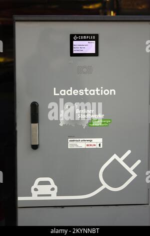 Ladestation für Elektroautos in Berlin, Deutschland Stockfoto