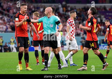 DOHA, KATAR - DEZEMBER 1: Schiedsrichter Anthony Taylor während des Spiels der Gruppe F - FIFA-Weltmeisterschaft Katar 2022 zwischen Kroatien und Belgien im Ahmad bin Ali Stadium am 1. Dezember 2022 in Doha, Katar (Foto: Pablo Morano/BSR Agency) Stockfoto