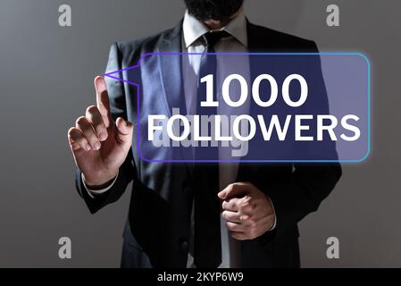 Textzeichen mit 1000 Followern. Ein Wort über die Anzahl der Personen, die jemandem folgen Stockfoto