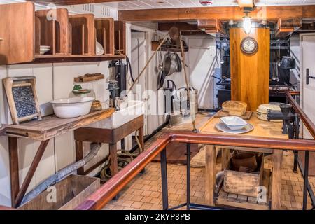 Die Galeere von RSS Discovery, das Schiff, mit dem Captain Robert Scott in die Antarktis reiste. Jetzt im Trockendock in Dundee als Touristenattraktion. Stockfoto