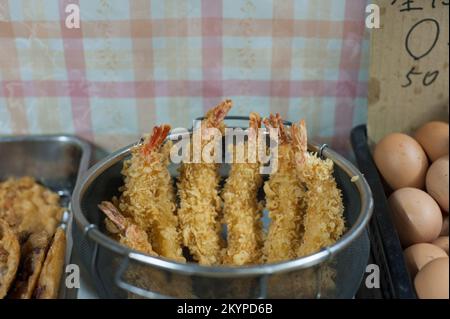 Selbstbedienungs-Tempura im Gamo Udon. Stockfoto