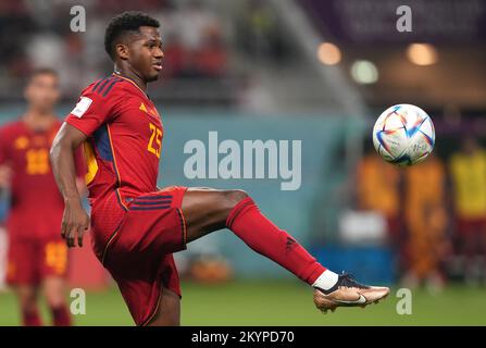 Spaniens Ansu Fati während der FIFA-Weltmeisterschaft Gruppe E im Khalifa International Stadium, Al Rayyan, Katar. Foto: Donnerstag, 1. Dezember 2022. Stockfoto