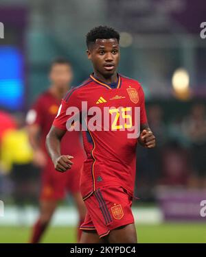 Spaniens Ansu Fati während der FIFA-Weltmeisterschaft Gruppe E im Khalifa International Stadium, Al Rayyan, Katar. Foto: Donnerstag, 1. Dezember 2022. Stockfoto