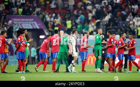 Al-Khor, Katar. 1.. Dezember 2022. Die Spieler reagieren nach dem Spiel der Gruppe E zwischen Costa Rica und Deutschland auf der FIFA-Weltmeisterschaft 2022 im Al Bayt Stadium in Al Khor, Katar, am 1. Dezember 2022. Kredit: Li Ming/Xinhua/Alamy Live News Stockfoto