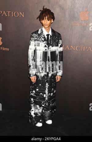 Los Angeles, Kalifornien, USA. 30.. November 2022. Jaden Smith nimmt am 30. November 2022 im Regency Village Theatre in Los Angeles, Kalifornien, an der Premiere „Emancipation“ von Apple Original Films Teil. Kredit: Jeffrey Mayer/Jtm Photos/Media Punch/Alamy Live News Stockfoto