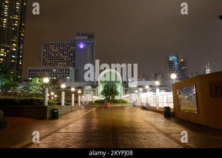 HONGKONG - 21. APRIL 2014: Kowloon Park bei Nacht. Kowloon Park ist ein großer öffentlicher Park in Tsim Sha Tsui, Kowloon, Hongkong Stockfoto