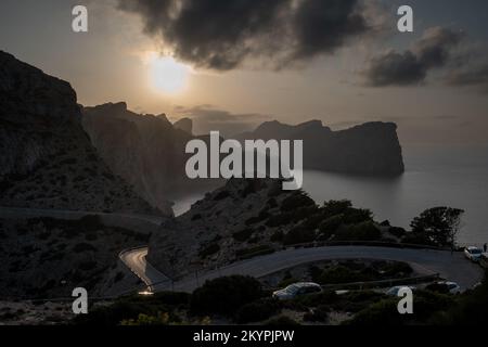 Genießen Sie den Sonnenuntergang vom Leuchtturm Formentor auf Mallorca Stockfoto