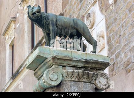 Kapitolinische Wolfsskulptur mit den Kindern Romulus und Remus, Piazza del Campidoglio, Zentrum von Rom, Rom (Rom), Region Latium, Italien Stockfoto