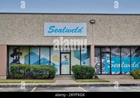 Houston, Texas, USA 11-24-2022: Außenansicht des Sealweld-Bürogebäudes in Houston, TX. Hersteller von Öl- und Gasleitungen und Ventildichtungen. Stockfoto