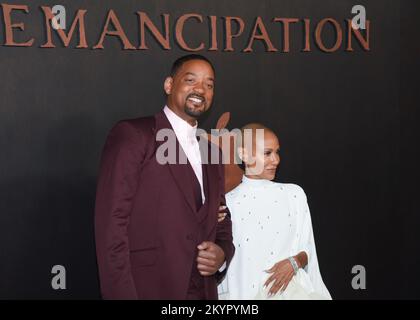 30. November 2022 – Los Angeles, Kalifornien – will Smith und Jada Pinkett Smith. Apple Original Films ''Emancipation'' Los Angeles Premiere im Regency Village Theatre. Stockfoto