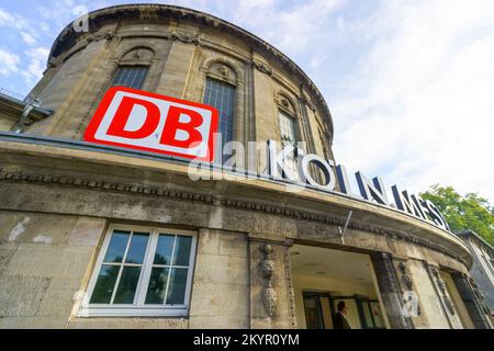KÖLN - 19. SEPTEMBER 2014: Bahnhof Köln. Köln, Deutschlands viertgrößte Stadt nach Berlin, Hamburg und München Stockfoto
