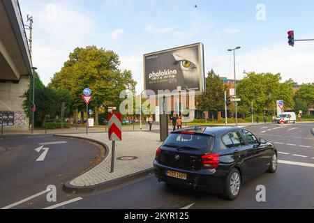 KÖLN, DEUTSCHLAND - 19. SEPTEMBER 2014: Straßen von Köln. Köln, Deutschlands viertgrößte Stadt nach Berlin, Hamburg und München Stockfoto