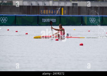 02. August 2021: Dong Zhang von Team China rennt während der menÕs Kajak Single 1000m Kanu Sprint Hats, Tokio Olympische Spiele 2020 am Sea Forest Waterway in Tokio, Japan. Daniel Lea/CSM} Stockfoto