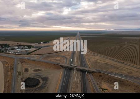 Panoramablick auf den Highway 5 in Zentralkalifornien Stockfoto