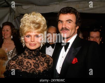 Burt Reynolds und Loni Anderson aus den 1980er Jahren Kredit: Ralph Dominguez/MediaPunch Stockfoto