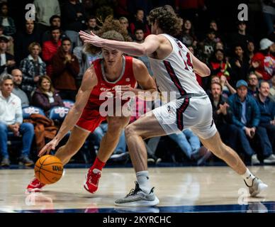 November 30 2022 Moraga, CA USA New Mexico Forward Josiah Allick (53) geht beim NCAA Männer Basketballspiel zwischen New Mexico Lobos und den Saint Mary's Gaels in den Korb. New Mexico besiegte Saint Mary's 69-65 im University Credit Union Pavilion Moraga Calif Thurman James/CSM Stockfoto