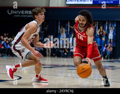 November 30 2022 Moraga, CA USA New Mexico Guard Jaelen House (10) geht beim NCAA Männer Basketballspiel zwischen New Mexico Lobos und den Saint Mary's Gaels in den Korb. New Mexico besiegte Saint Mary's 69-65 im University Credit Union Pavilion Moraga Calif Thurman James/CSM Stockfoto