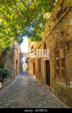 Steinstraße des historischen Zentrums der Stadt Rhodos, Griechenland, Europa. Stockfoto