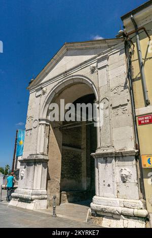 Straßen und Gebäude der Hafenstadt Koper, Slowenien. Stockfoto