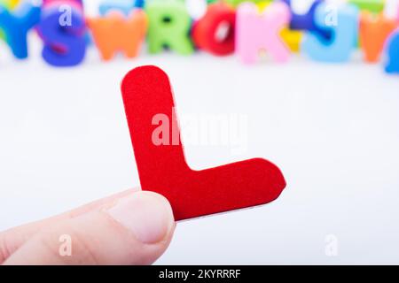 Hand schreiben cube L aus Holz Stockfoto