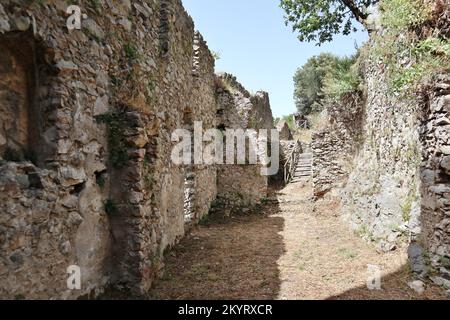 Mercato San Severino - Ruderi della Chiesa di San Severino in Monte nel Castello dei Sanseverino Stockfoto