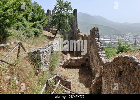 Mercato San Severino - Ruderi della Chiesa di San Severino in Monte nel Castello Sanseverino Stockfoto