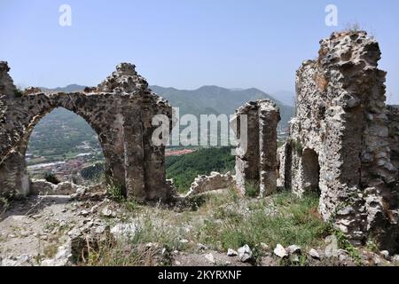 Mercato San Severino - Ruderi della seconda cinta muraria del Castello Sanseverino Stockfoto