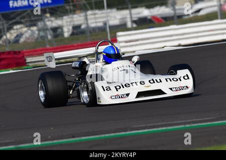 Chris Willie, Chevron B29, HSCC, Historic Formula 2, Einsitzer, die in den 1970er die Lead-in-Reihe auf F1 bildeten, mit zwei Rennen über dem Event w Stockfoto